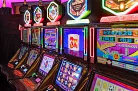 Filipino player installing the Super Slots mobile app on an Android smartphone